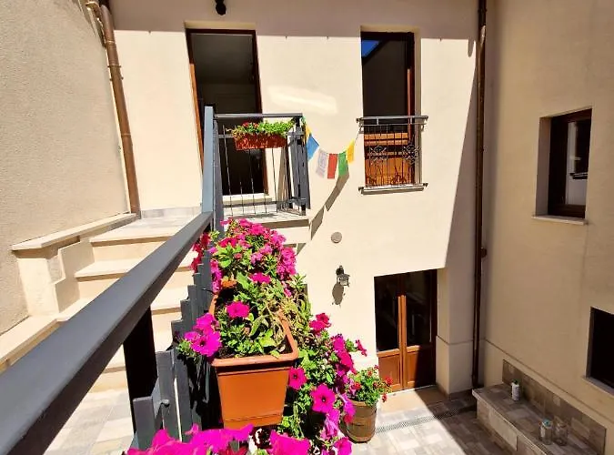 Il Bivacco Del Duomo Oda ve Kahvaltı LʼAquila